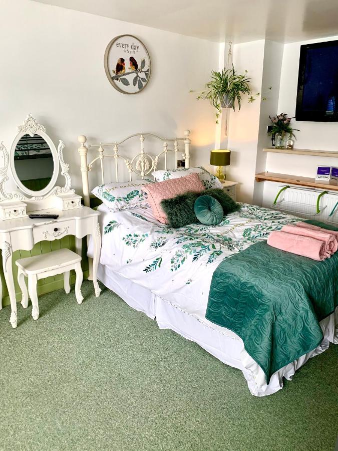 Barrs Court Beds Bed & Breakfast Warmley Exterior photo