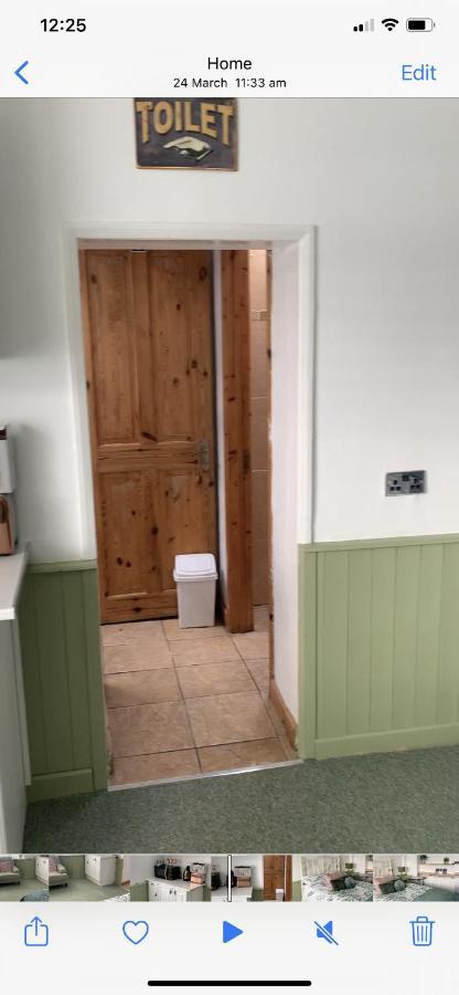 Barrs Court Beds Bed & Breakfast Warmley Exterior photo